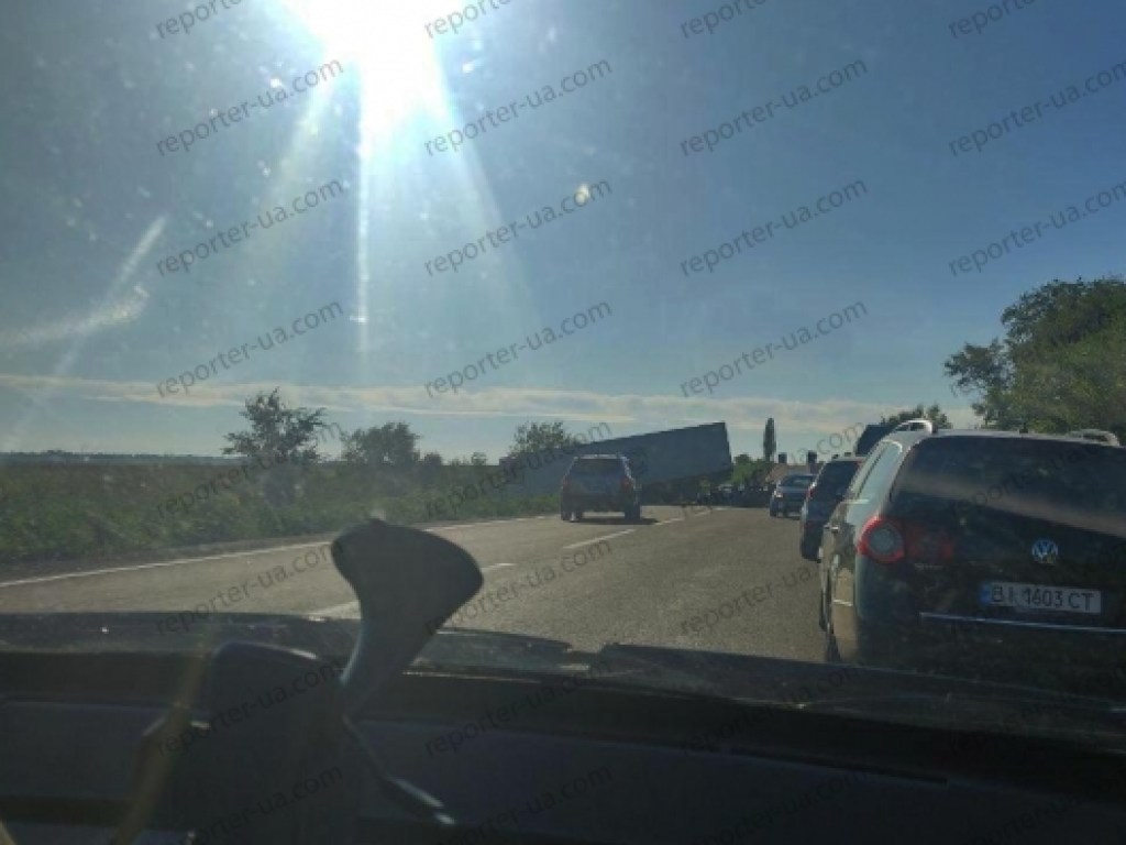 На трассе в Запорожской области столкнулись грузовик и автомобиль BМW: четверо погибших (ФОТО, ВИДЕО)