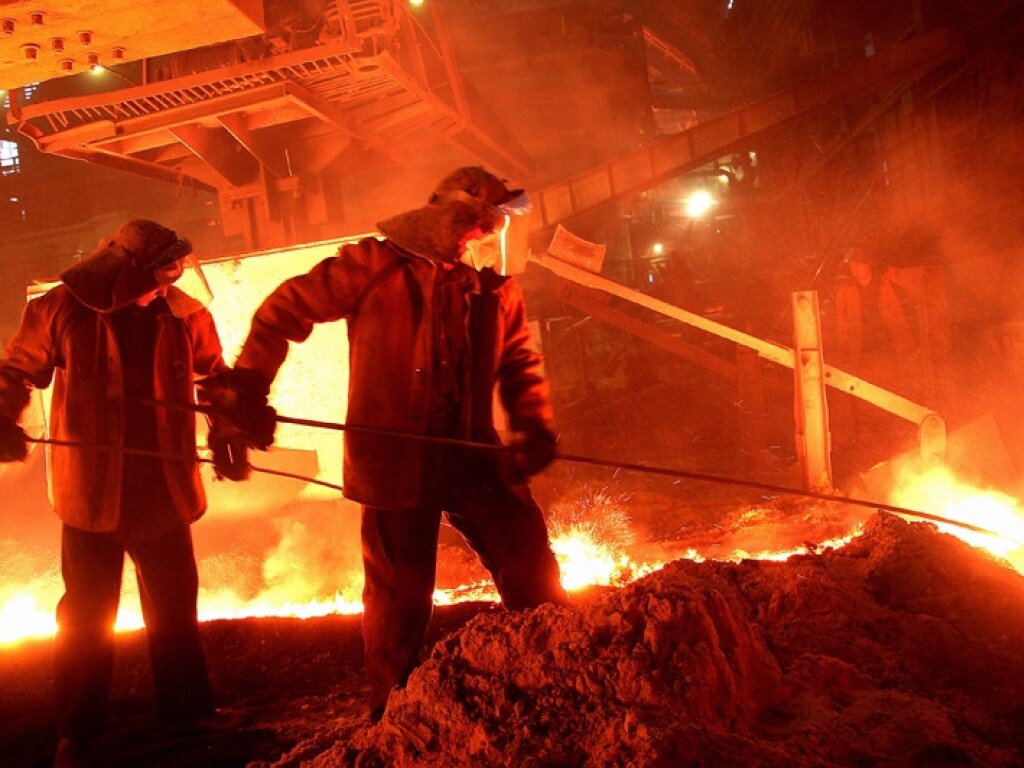 Конкуренция и плохие законы: Эксперт объяснил причины падения металлургической отрасли Украины