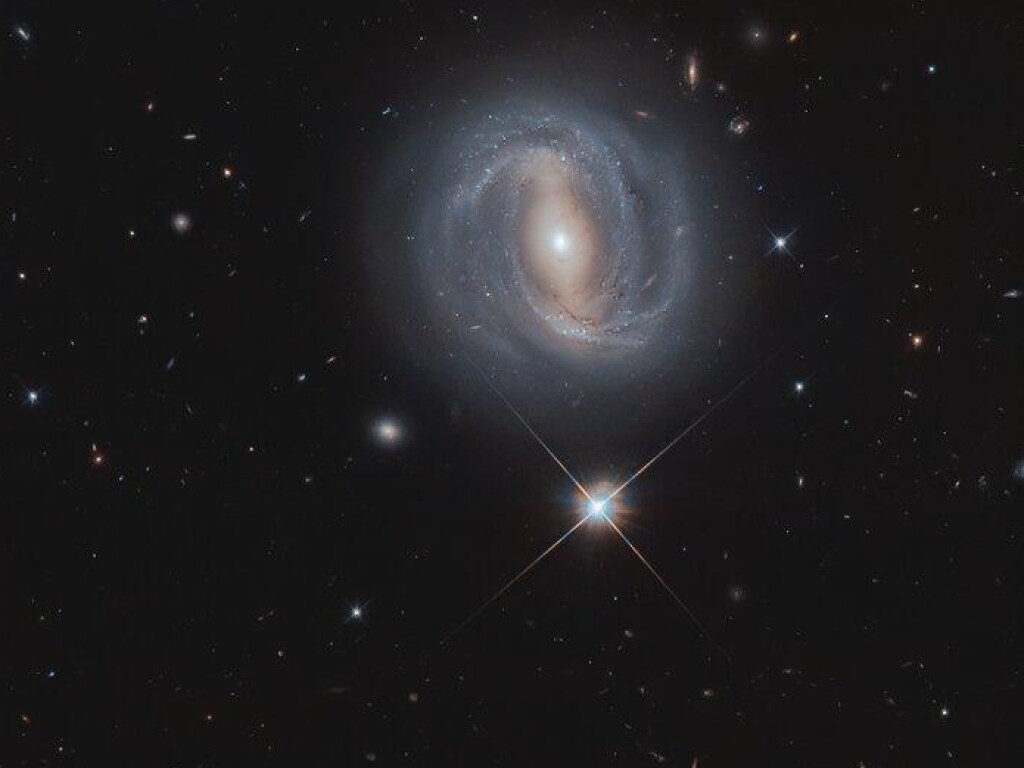 «2500 световых лет от Земли»: телескоп Хаббл сделал красивый снимок далекой галактики 