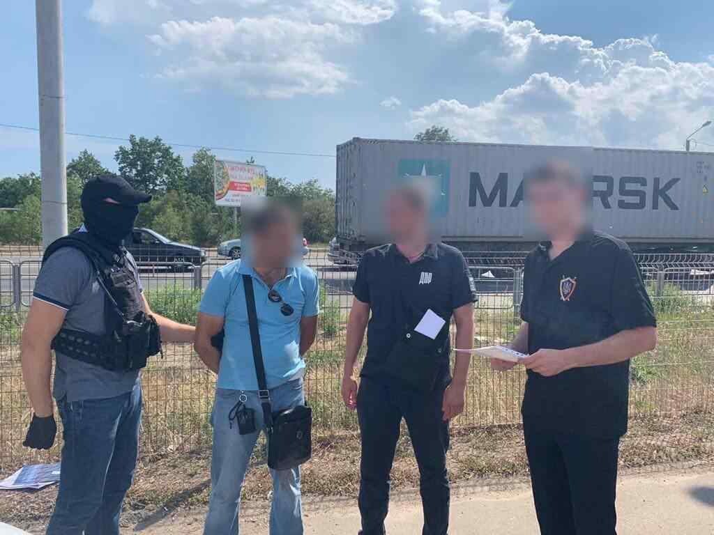 В Одесской области полицейского задержали при получении взятки (ФОТО) 