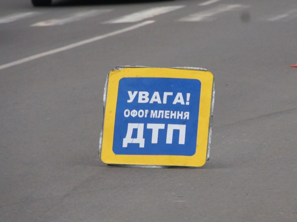 На «зебре» в Харькове авто сбило девушку: страшный момент смерти попал на видео