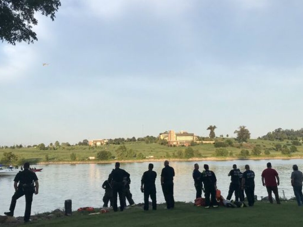 В США вертолет с людьми рухнул в реку (ФОТО)
