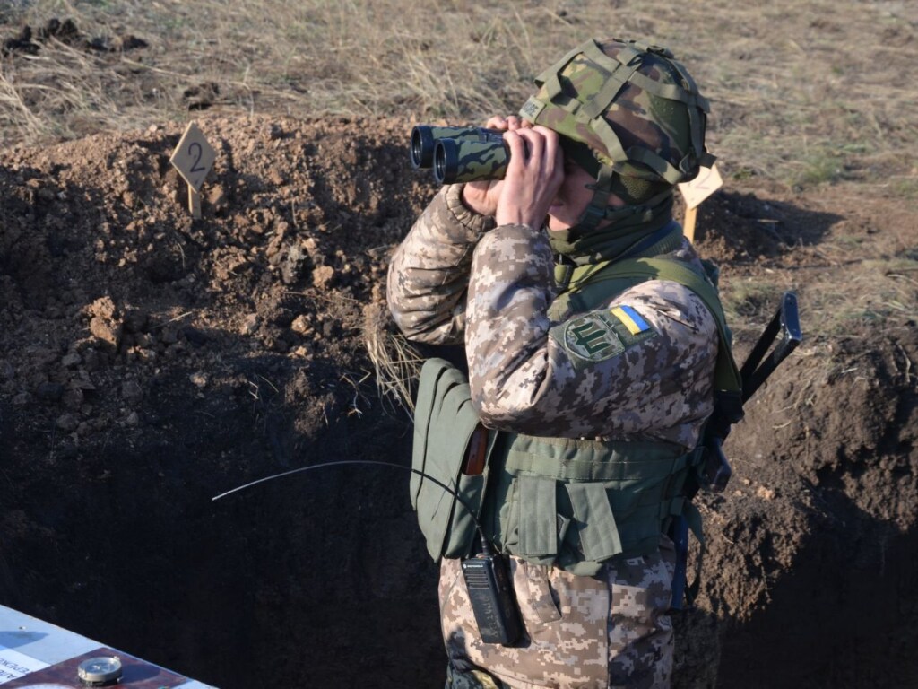 С начала суток на Донбассе 3 раза обстреляли позиции ООС – штаб