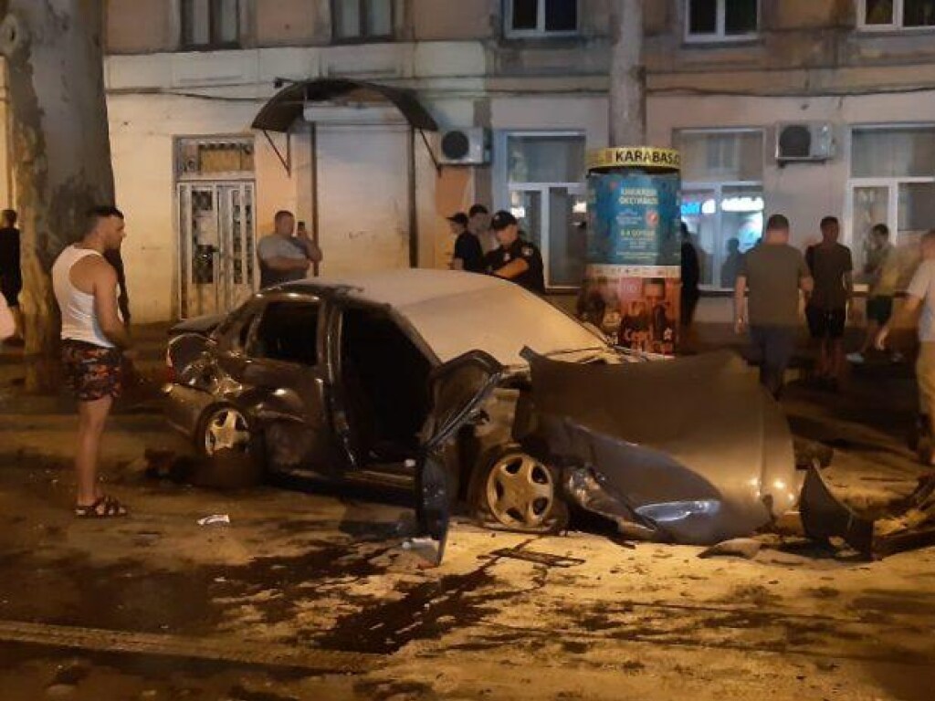 Крупное ДТП в Одессе с 4 авто: четверо пострадавших (ФОТО)