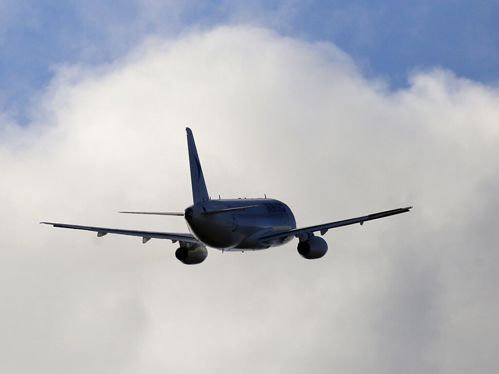 Путешествия во время пандемии: названы самые грязные места в самолетах