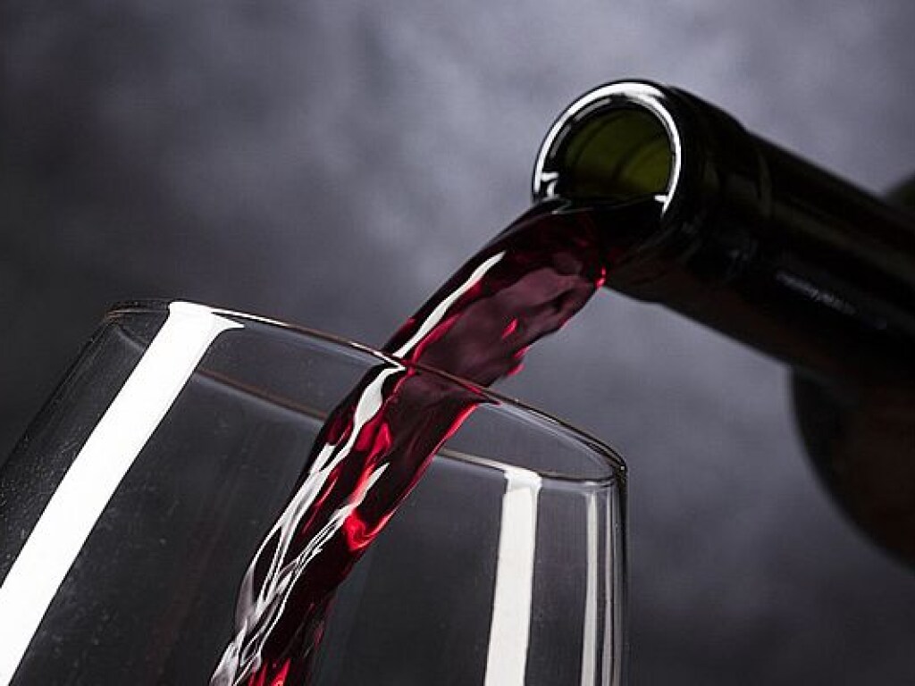 Медики рассказали о полезных свойствах вина для организма