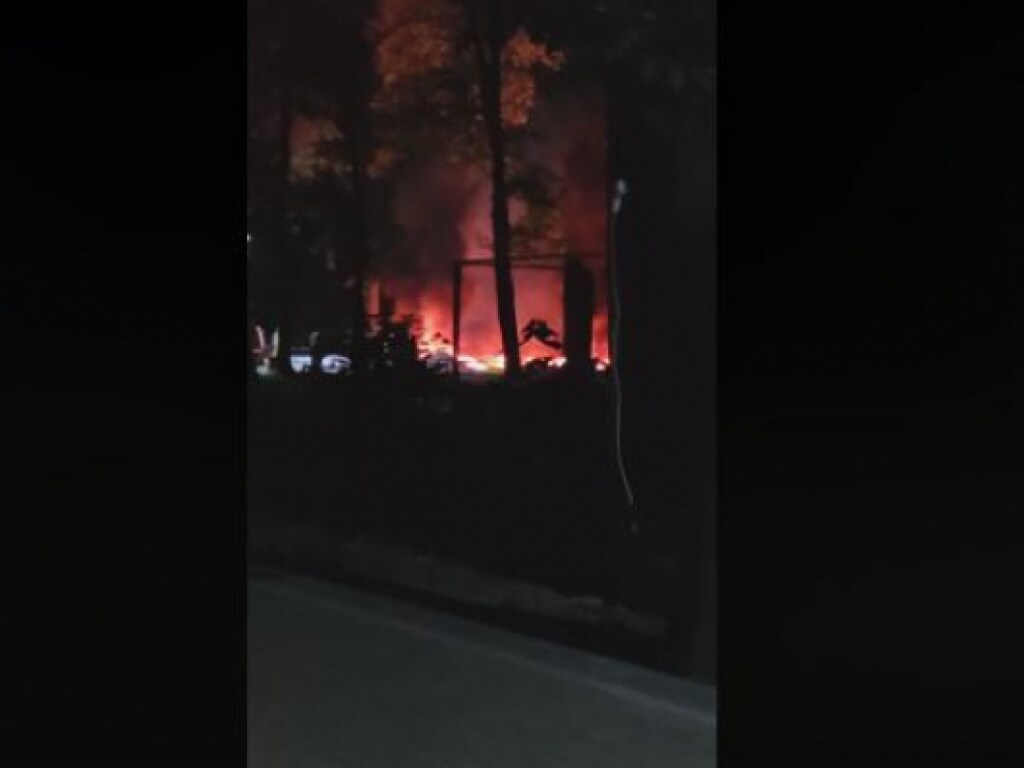 В Ужгороде в парке сгорел надувной аттракцион (ФОТО, ВИДЕО)