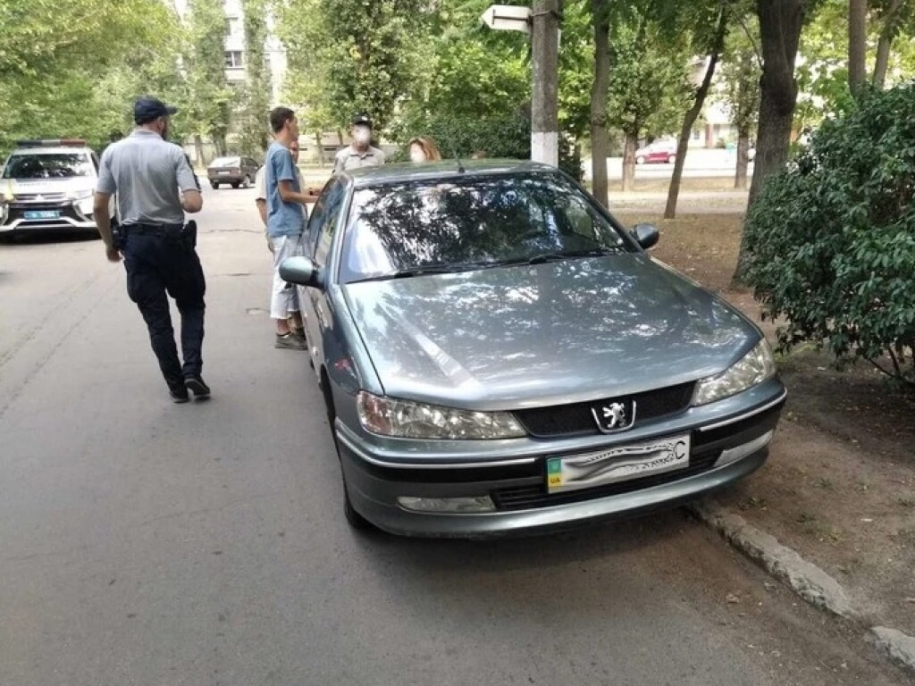 ДТП в Николаеве: девушка-водитель на внедорожнике врезалась в Peugeot