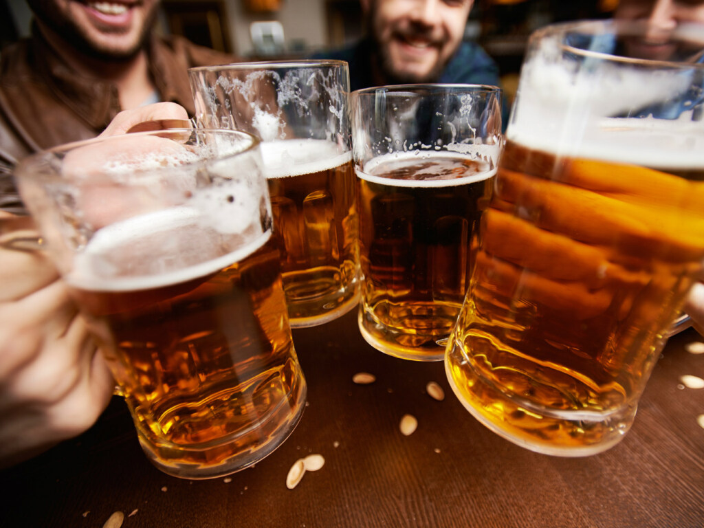 Врачи назвали безопасное количество пива в сутки