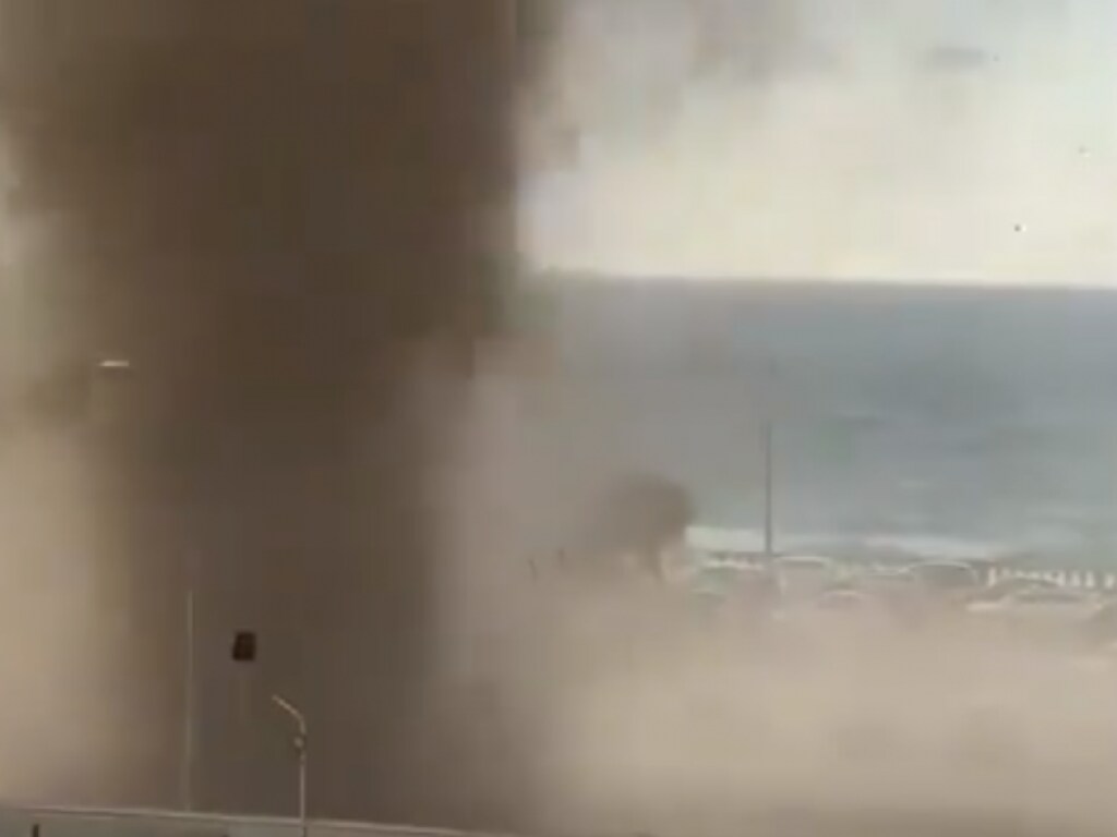 На пляже в Сицилии пронесся мощный водяной смерч (ФОТО, ВИДЕО)