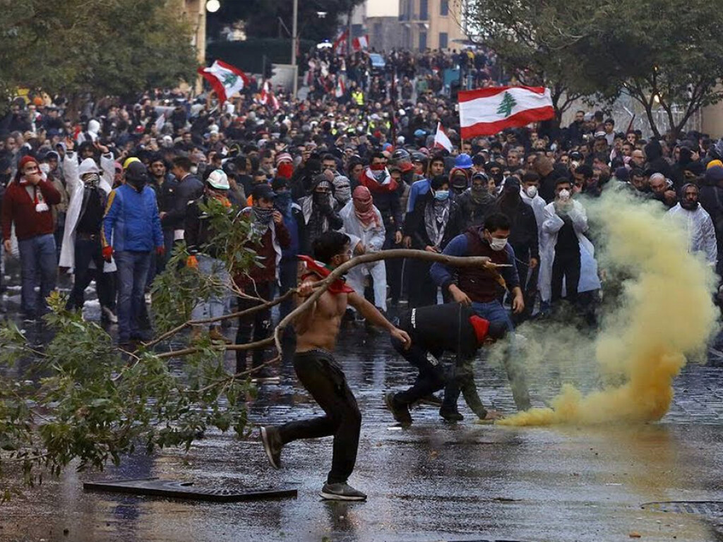 В Бейруте вспыхнули беспорядки: ситуация обострилась, протестующие заняли три министерства