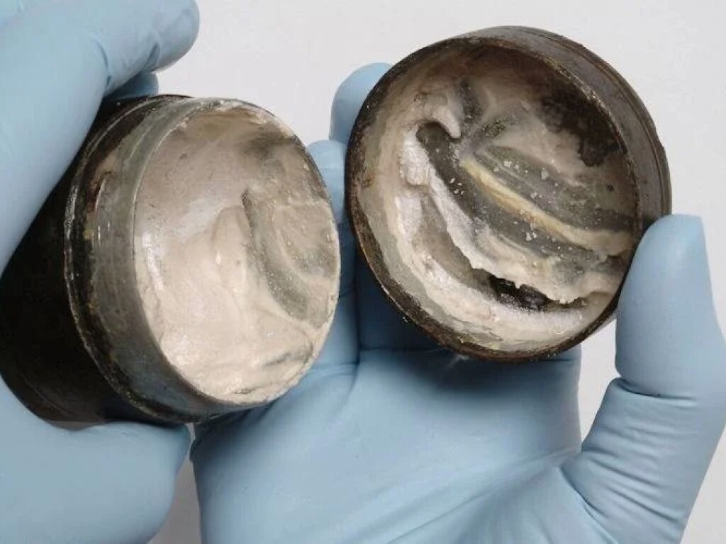 В болоте нашли 2000-летний крем для лица: им пользовался богатый римлянин (ФОТО)