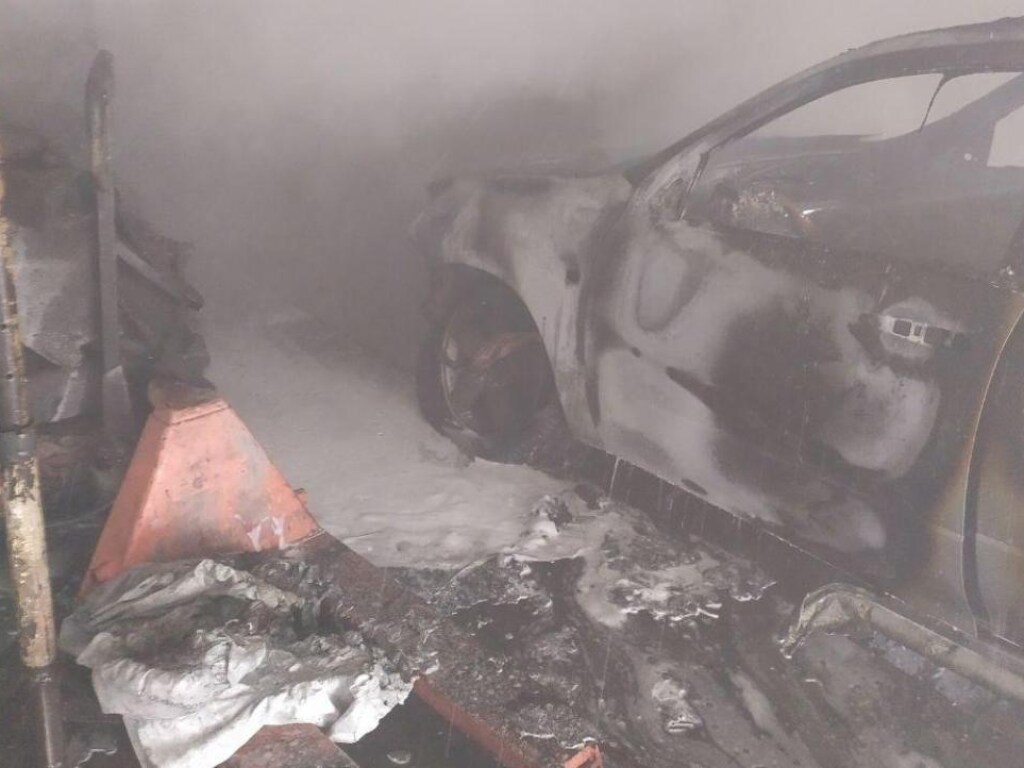Под Одессой сгорело СТО: огнем уничтожены 3 авто  (ФОТО)