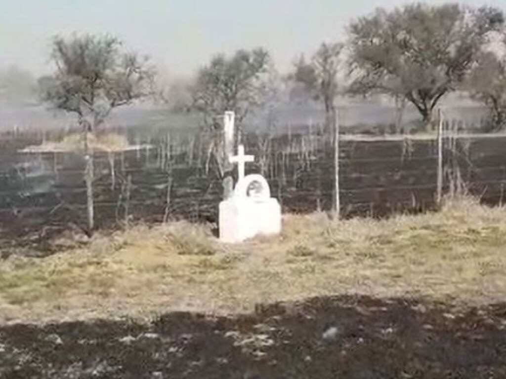 При загадочном пожаре в Аргентине выгорело все, кроме памятника погибшей девочке (ФОТО, ВИДЕО)