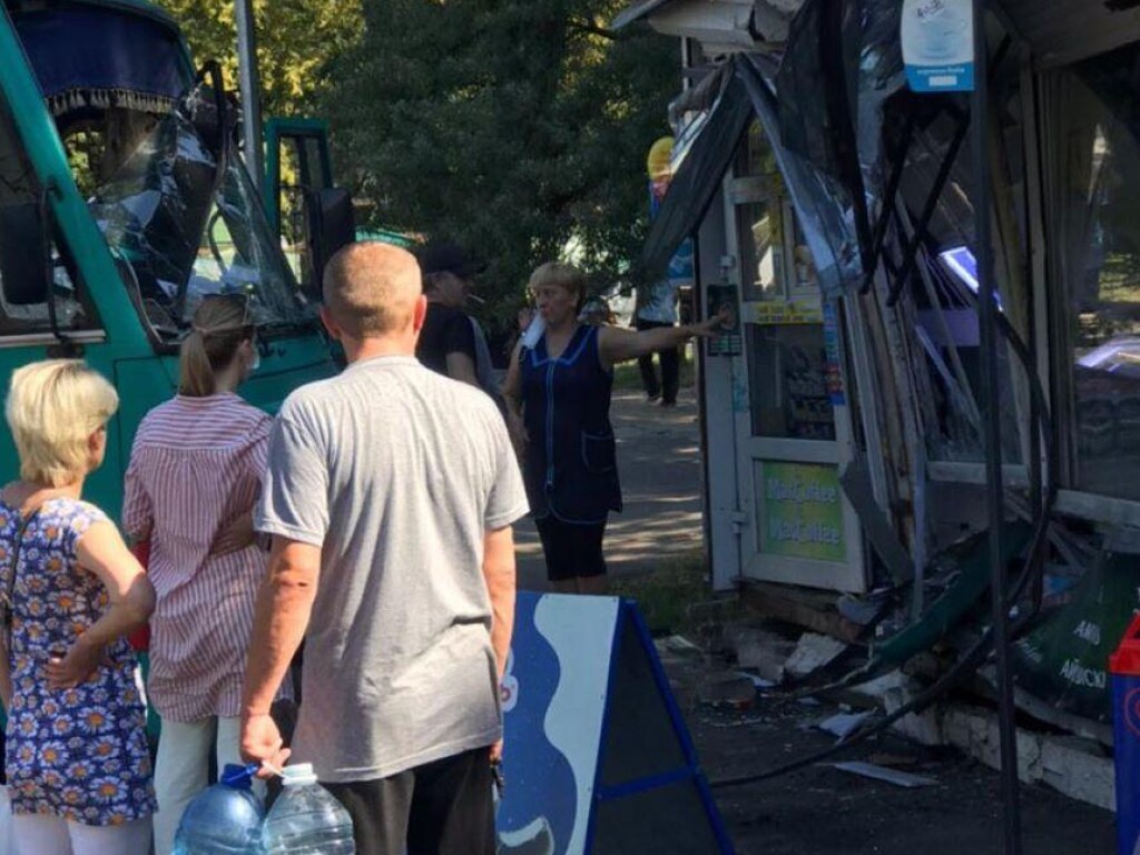 В Новобеличах в Киеве маршрутка врезалась в МАФ (ФОТО)