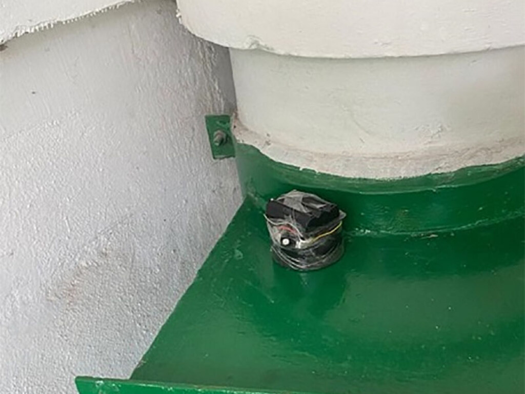 В херсонской пятиэтажке к мусоропроводу прикрепили «взрывчатку»: людей эвакуировали (ФОТО)
