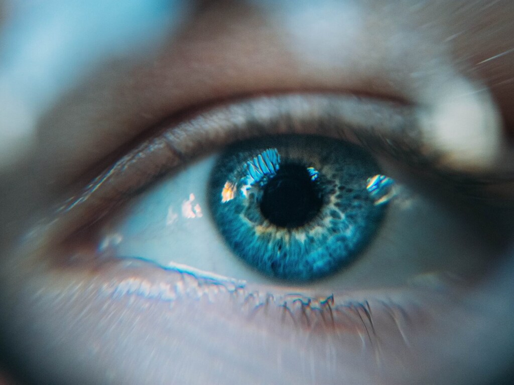 Японские ученые научились узнавать продолжительность жизни человека по его глазам