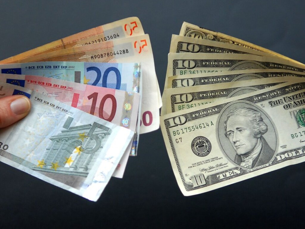 США «убивают» своих конкурентов путем максимального удешевления доллара по отношению к евро &#8212; экономист