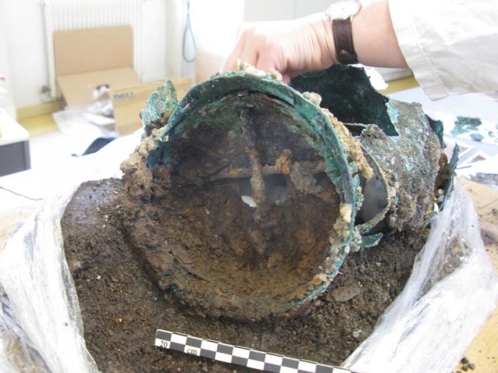 Удивительная находка: археологи обнаружили в древнем соборе «римский самовар» (ФОТО)