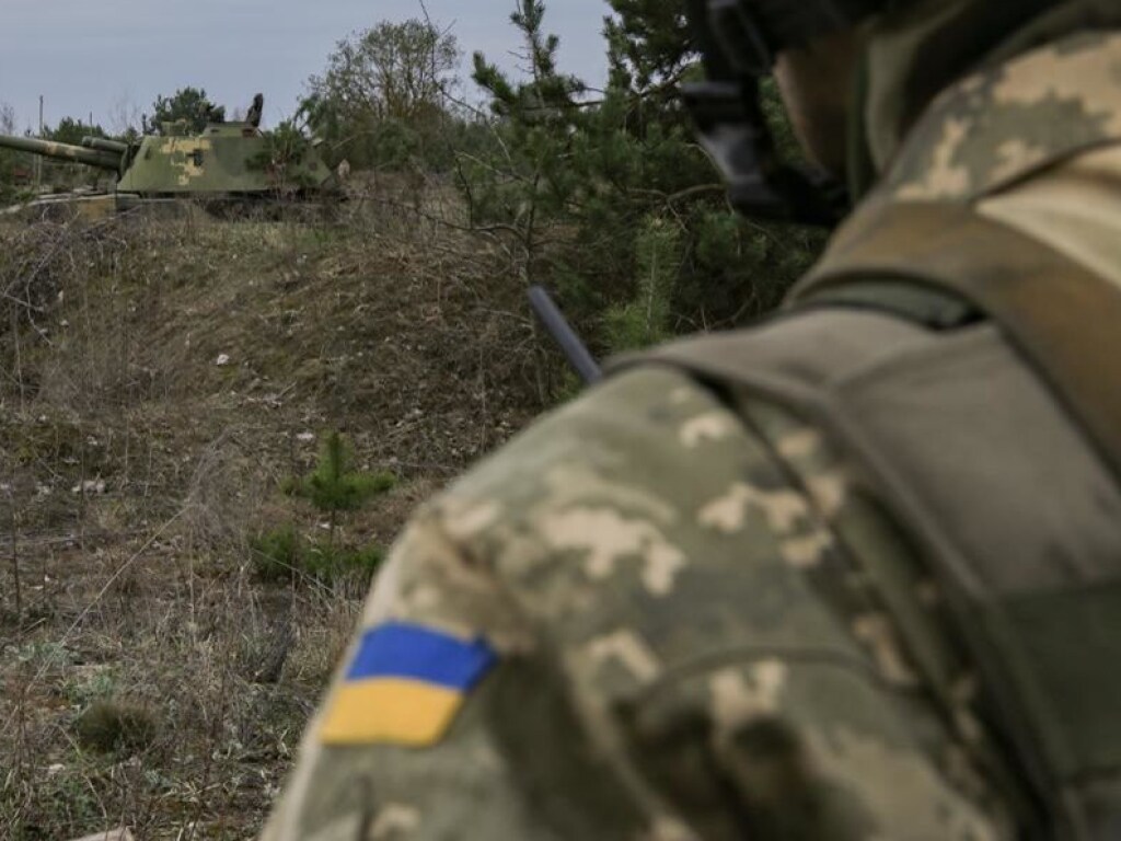 На Донбассе два бойца ВСУ подорвались на неизвестном взрывном устройстве: один воин погиб