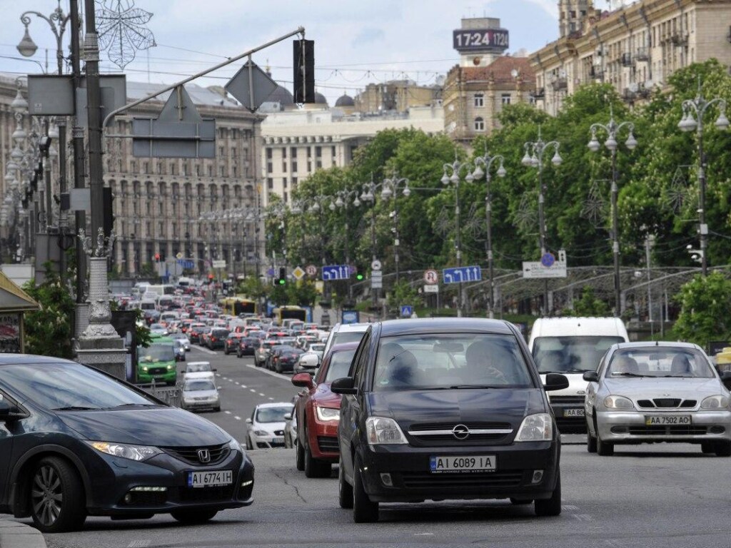 Утренний Киев сковали масштабные пробки (КАРТА)