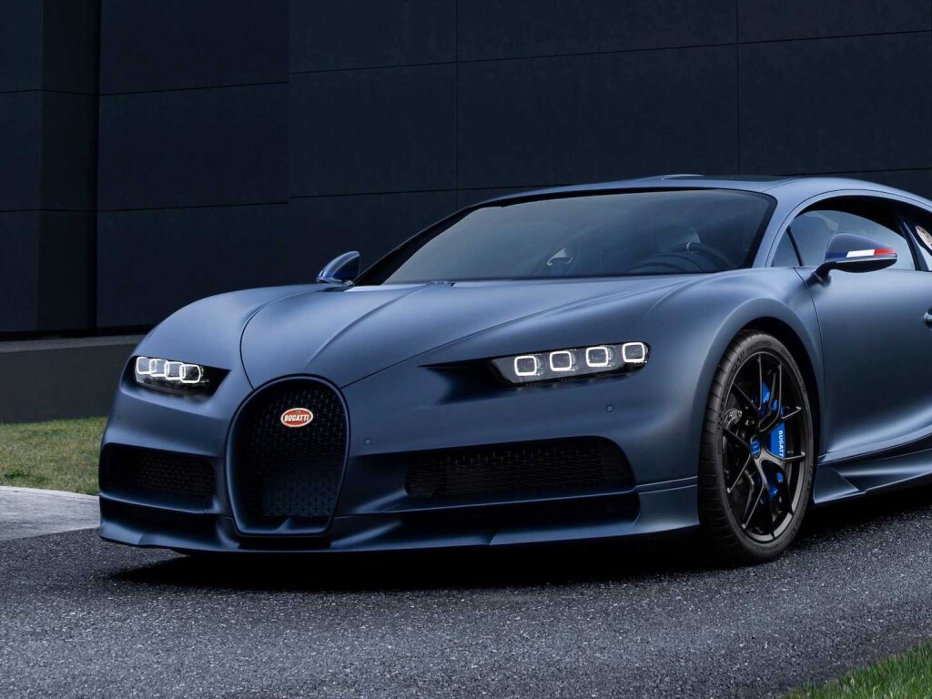 Гиперкар Bugatti Chiron впервые в истории попал в ДТП: получил удар сзади, двигаясь по встречке (ФОТО, ВИДЕО)