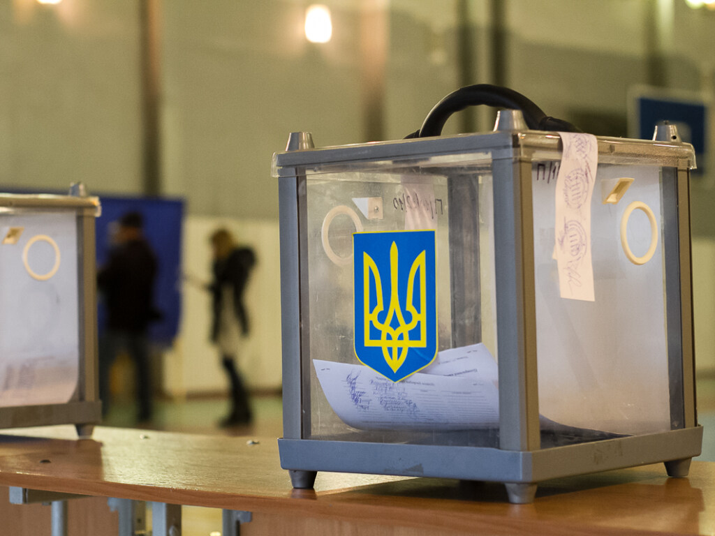 Выборы в общинах Донецкой и Луганской областей могут быть отменены только при военном или чрезвычайном положении – эксперт