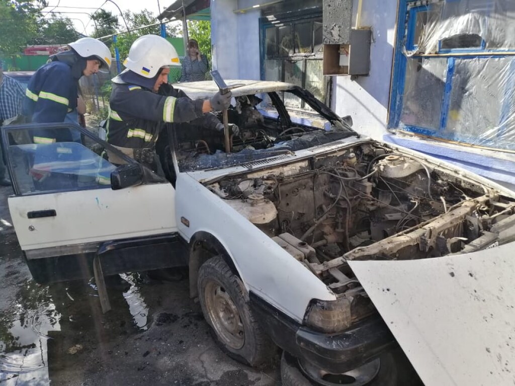 Под Николаевом трехлетняя девочка сожгла Mazda и оказалась в реанимации (ФОТО)