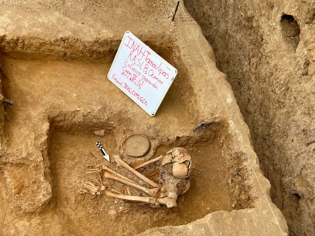 В Мексике археологи нашли скелет человека: перед смертью он сидел, согнув колени (ФОТО, ВИДЕО)