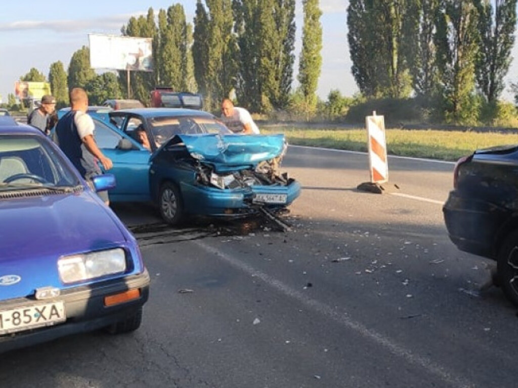 ДТП под Харьковом: столкнулись четыре машины