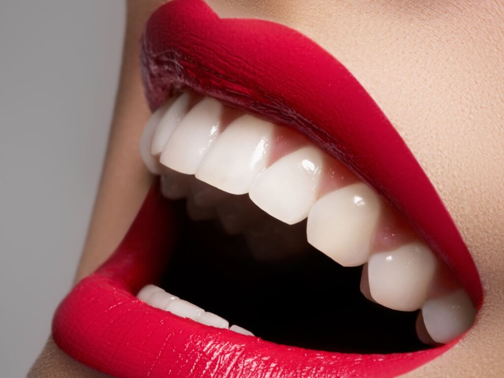 Уничтожат красивую улыбку: Названы продукты, вредящие здоровью зубов
