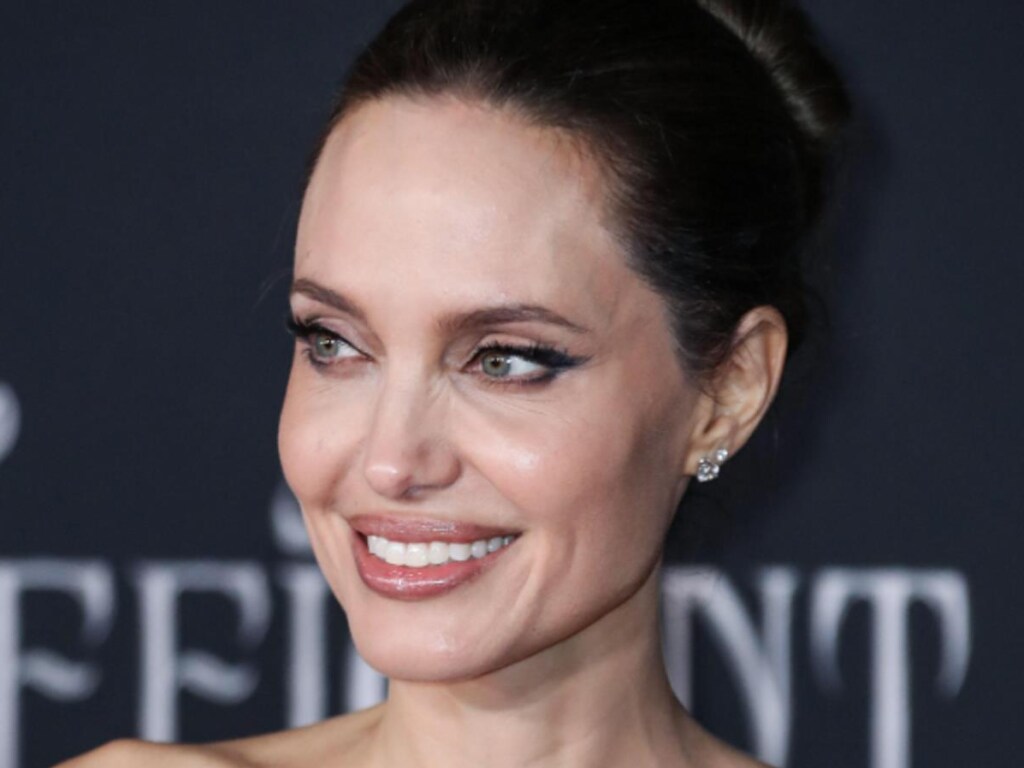 Анджелина Джоли покинет США вместе с детьми – СМИ