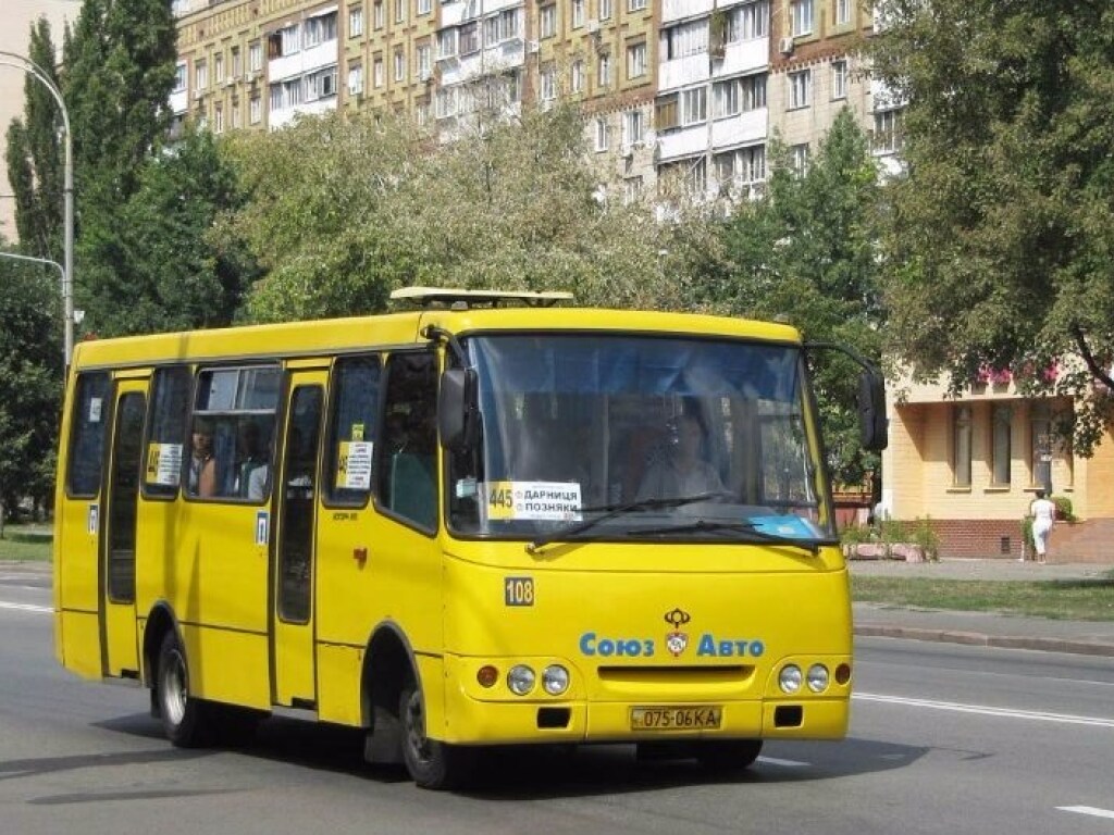 Владельцы маршруток в Киеве  просят мэра повысить стоимость проезда (ДОКУМЕНТ)