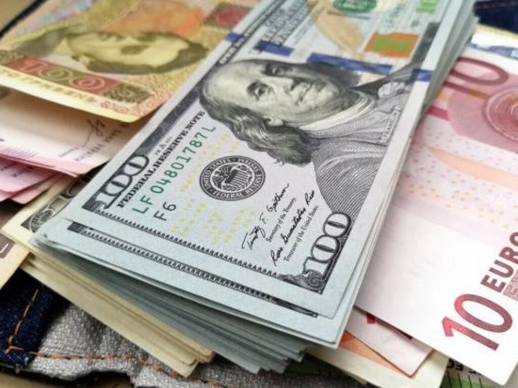 НБУ установил официальный курс на уровне 27,34 гривны за доллар