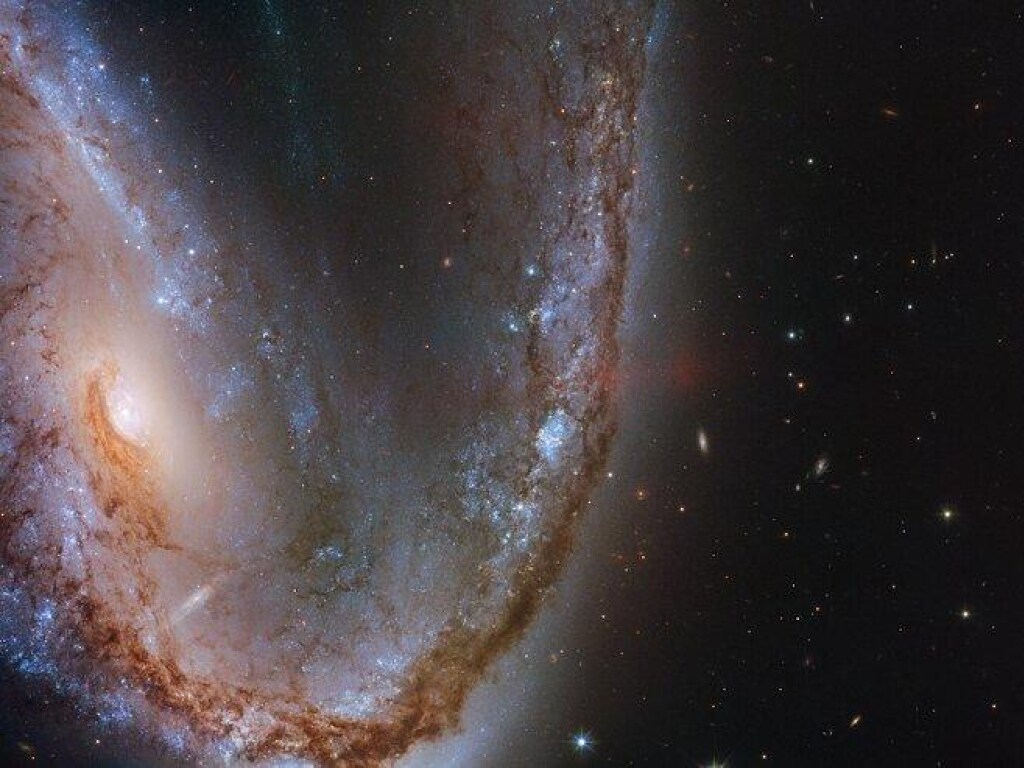 Это невероятно: Телескоп «Хаббл» сфотографировал галактику – «мясной крюк» (ФОТО)