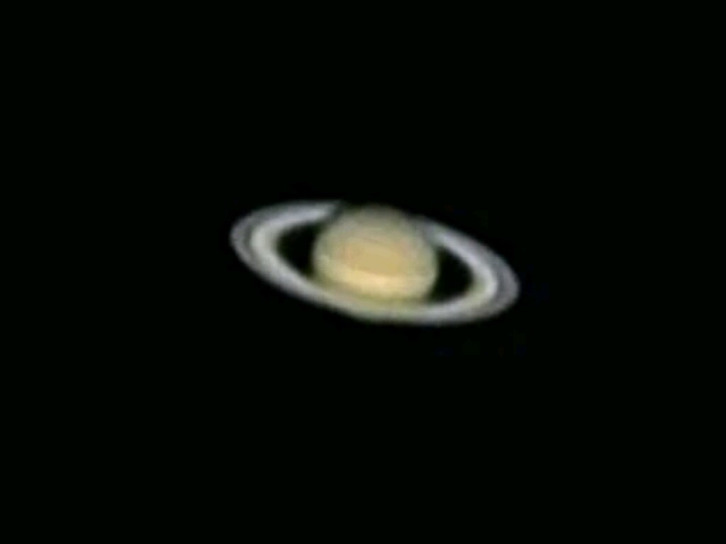 Раз в десятилетие: Астроном-любитель сфотографировал кольца Сатурна с балкона (ФОТО)