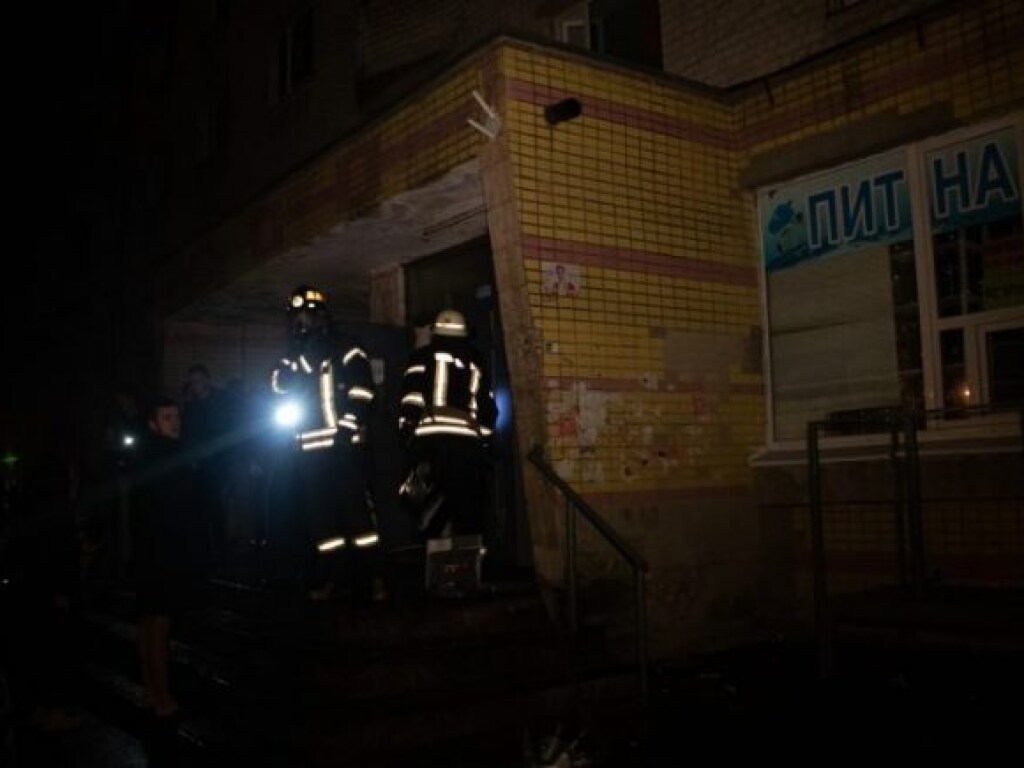 В Киеве произошел пожар в студенческом общежитии в Киеве (ФОТО)