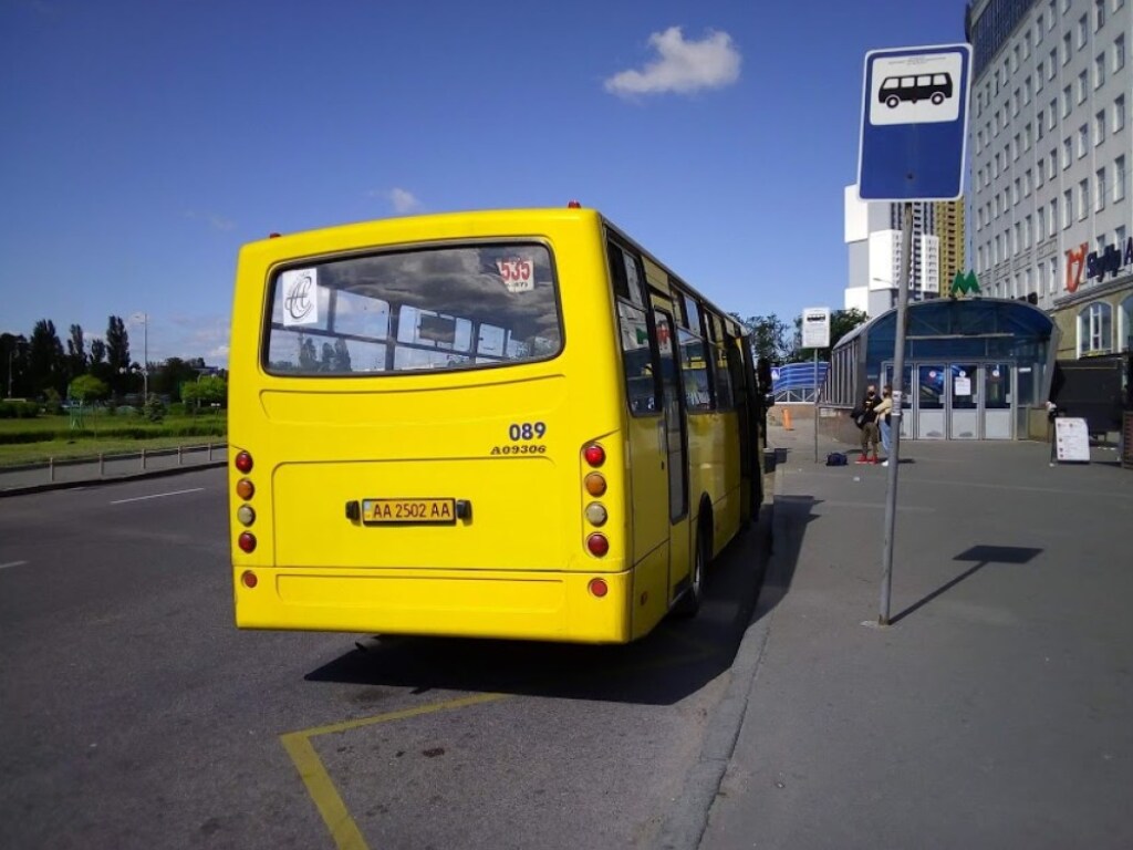 В Киеве перестала курсировать маршрутка №445 от Позняков до Дарницы
