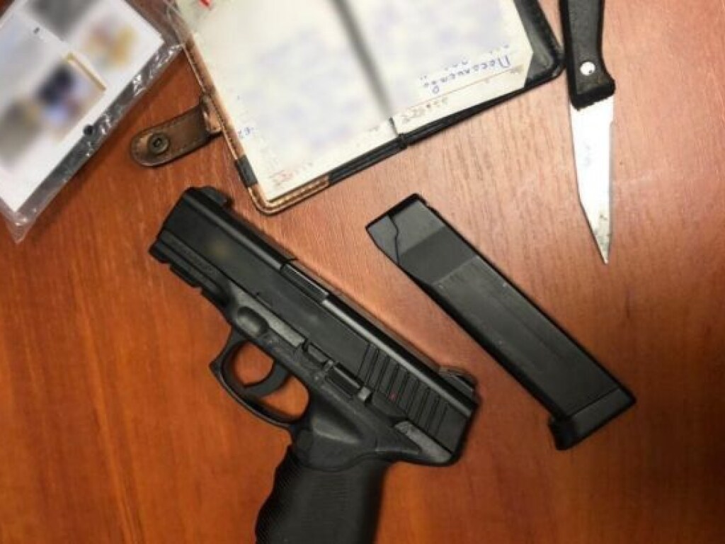 На Соломенке в Киеве 44-летний мужчина стрелял в патрульный автомобиль (ФОТО)