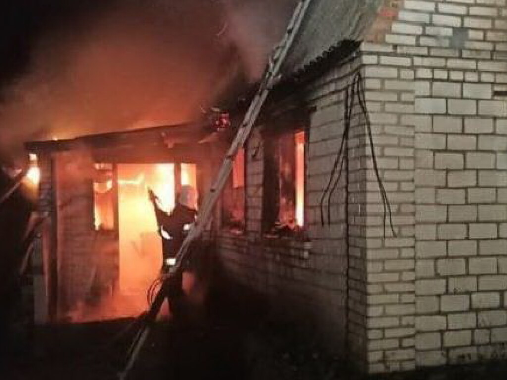 В Винницкой области сгорел жилой кирпичный дом (ФОТО)