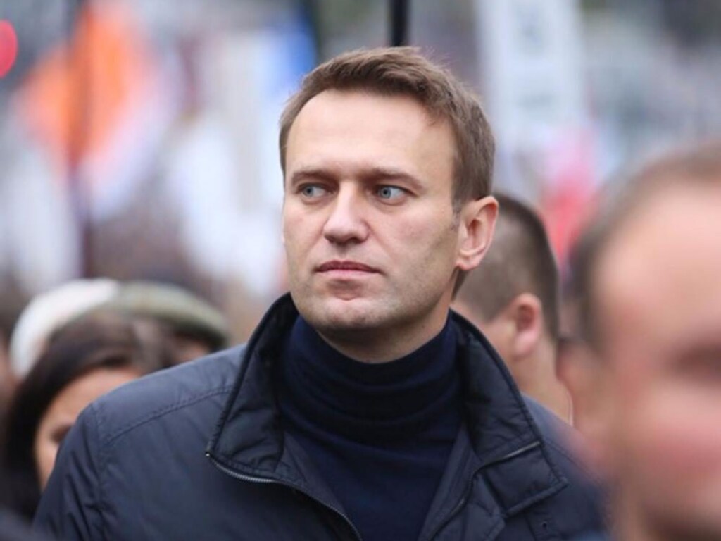 Навальный впал в кому: врачи не показывают результаты анализов