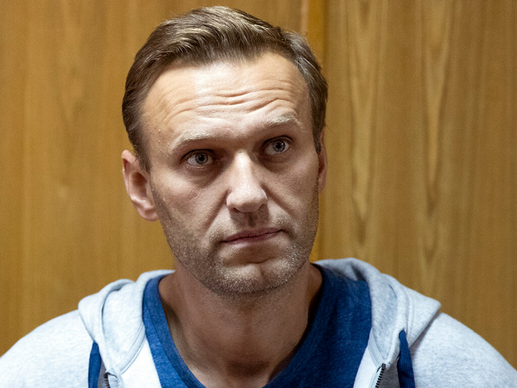 Российского оппозиционера Навального отравили: политик в реанимации под ИВЛ