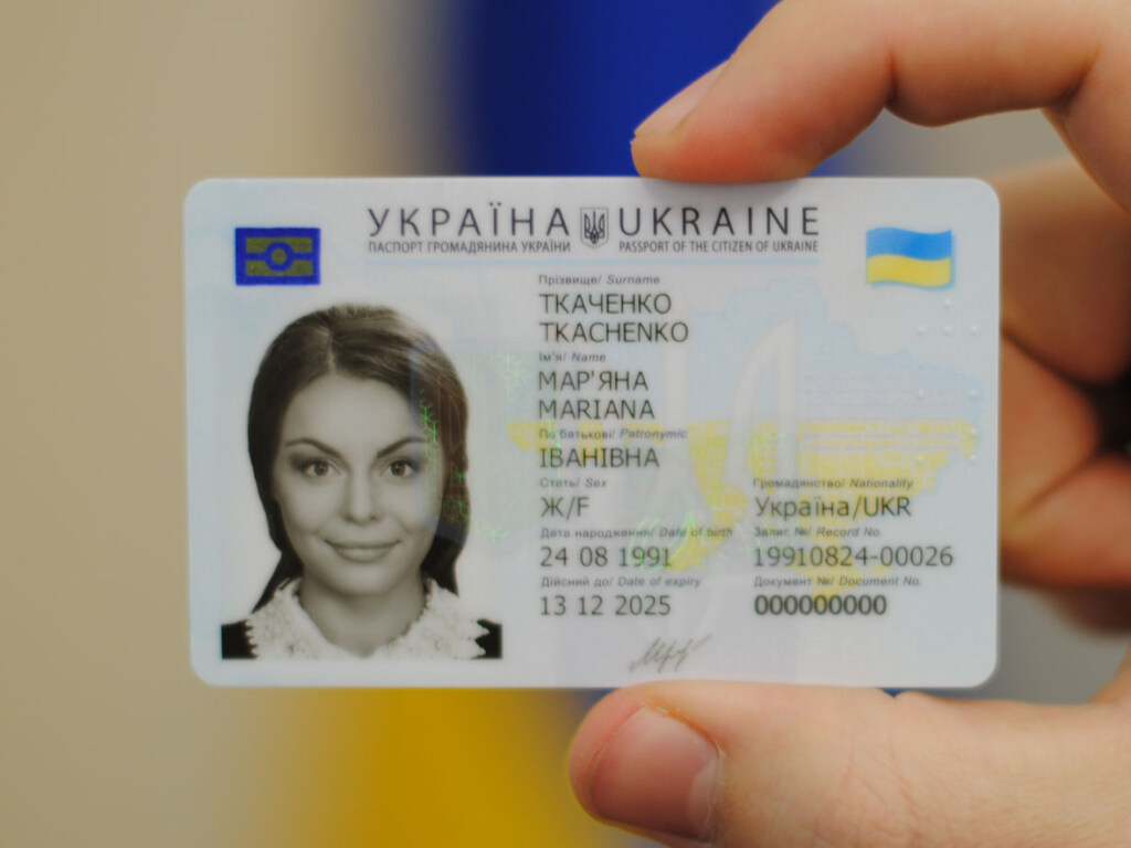 Эксперт: введением паспортов нового образца Кабмин пытается отсечь население ОРДЛО и Крыма от украинского гражданства