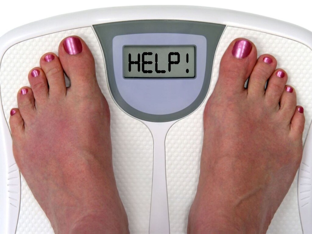 «Жир не уйдет в бока»: названы напитки для борьбы с последствиями от переедания