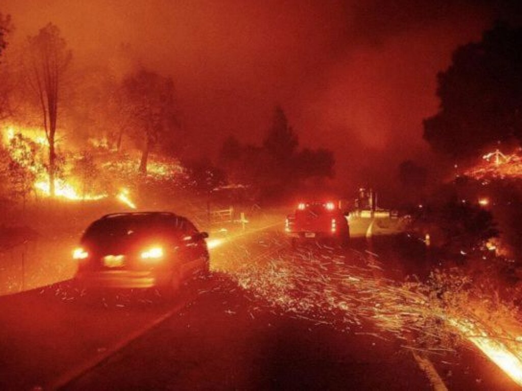 «Шокирующие снимки»: масштабные пожары в Калифорнии сняли из космоса (ФОТО)