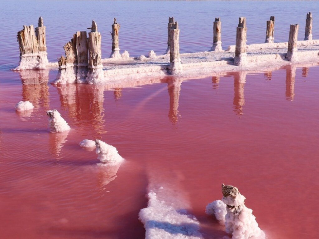 В Крыму пересохло знаменитое «Розовое озеро» (ФОТО)