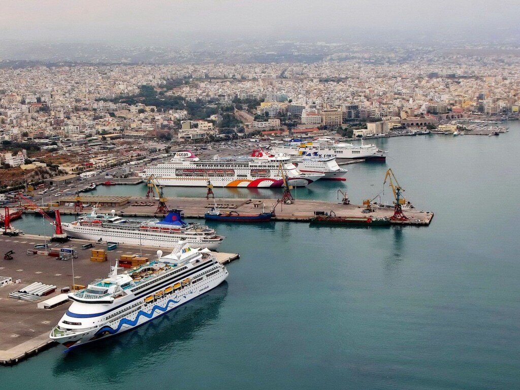 В одном из портов Греции произошел взрыв на судне: есть раненые, один человек в тяжелом состоянии