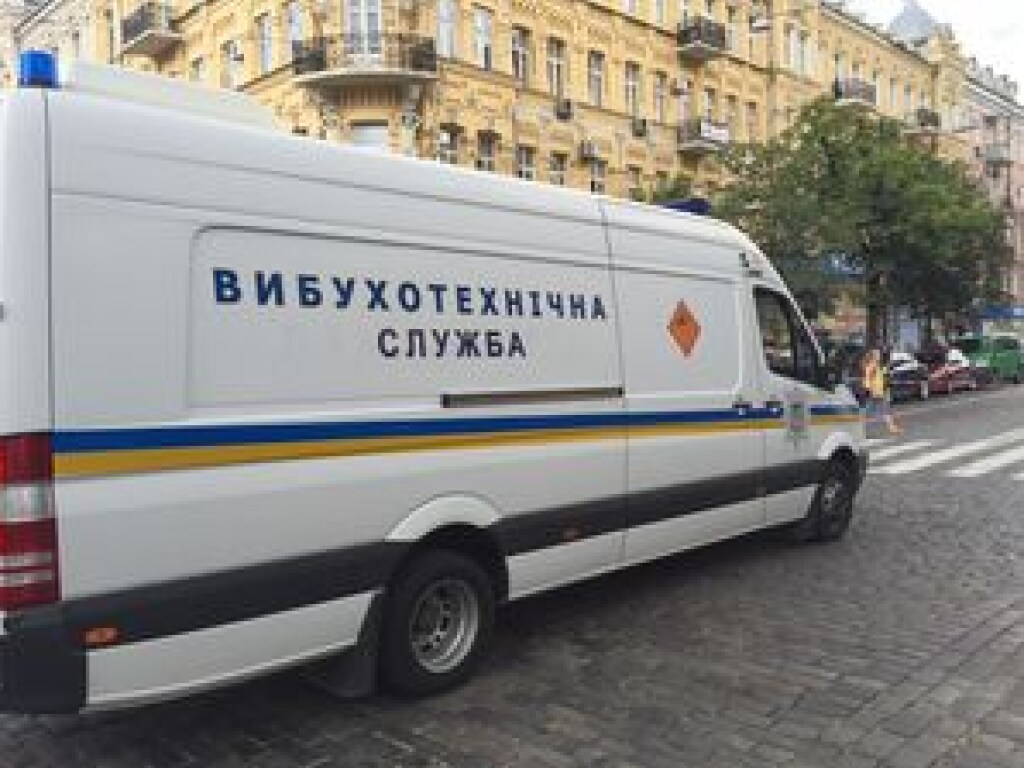 В центре Киева «заминировали» несколько объектов и центральные станции метро: полиция проверяет информацию