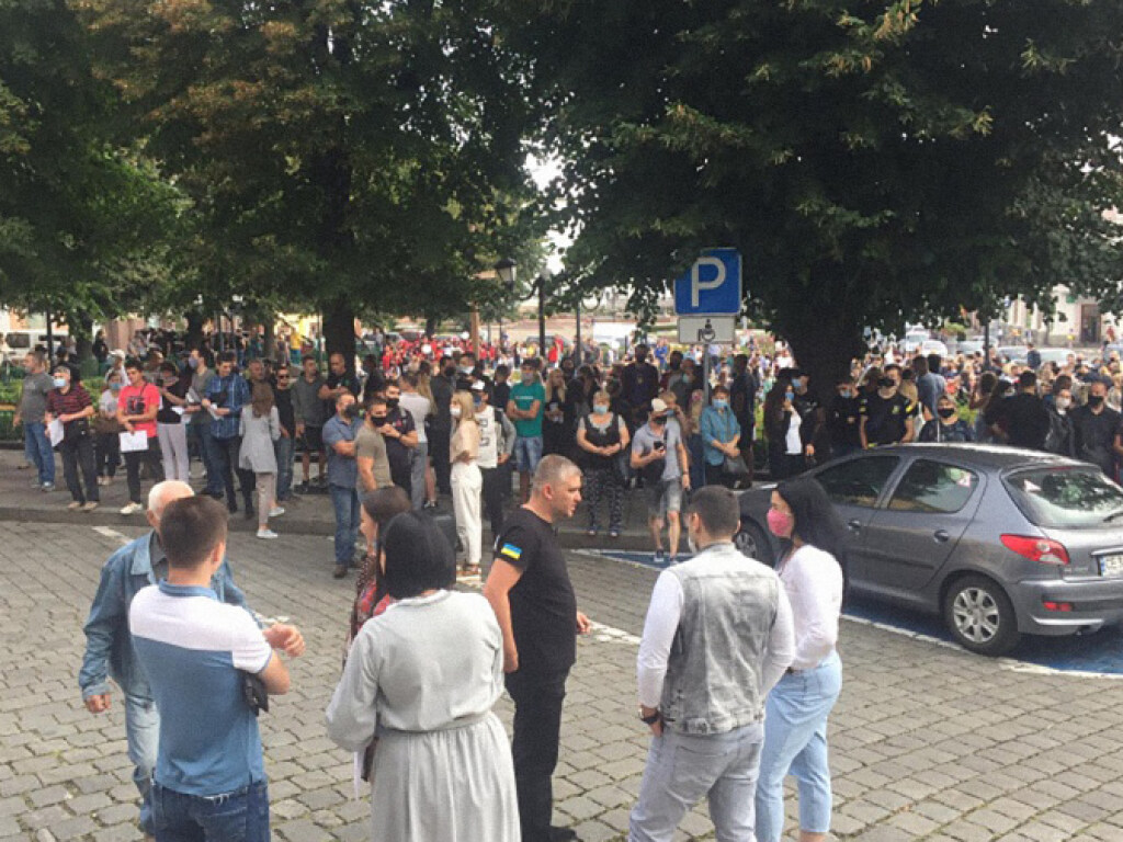 На Волыни растет количество больных с COVID-19, но люди протестуют против карантинных мер (ФОТО)