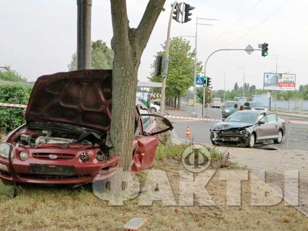 На столичном перекрестке  не разошлись Kia и Volkswagen: пострадали двое взрослых и ребенок (ФОТО)